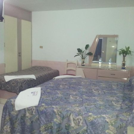 Hotel Diamante Inn Uriangato Bagian luar foto