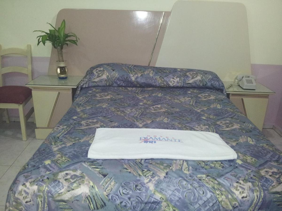 Hotel Diamante Inn Uriangato Bagian luar foto
