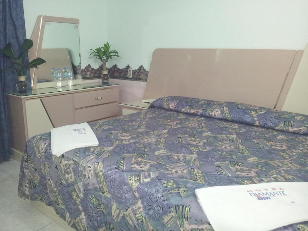 Hotel Diamante Inn Uriangato Bagian luar foto