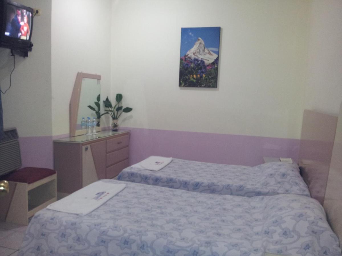 Hotel Diamante Inn Uriangato Bagian luar foto